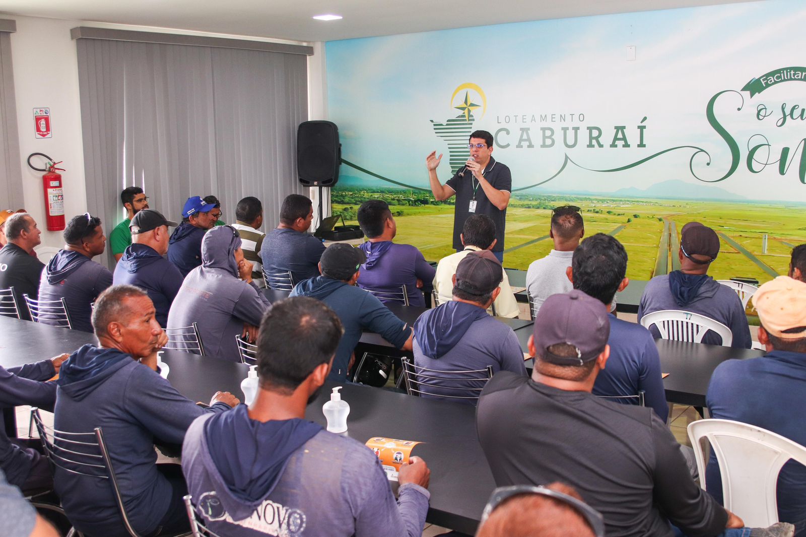 CONVERSA NA OBRA: Defensoria Pública leva diálogo sobre masculinidade a trabalhadores da construção civil