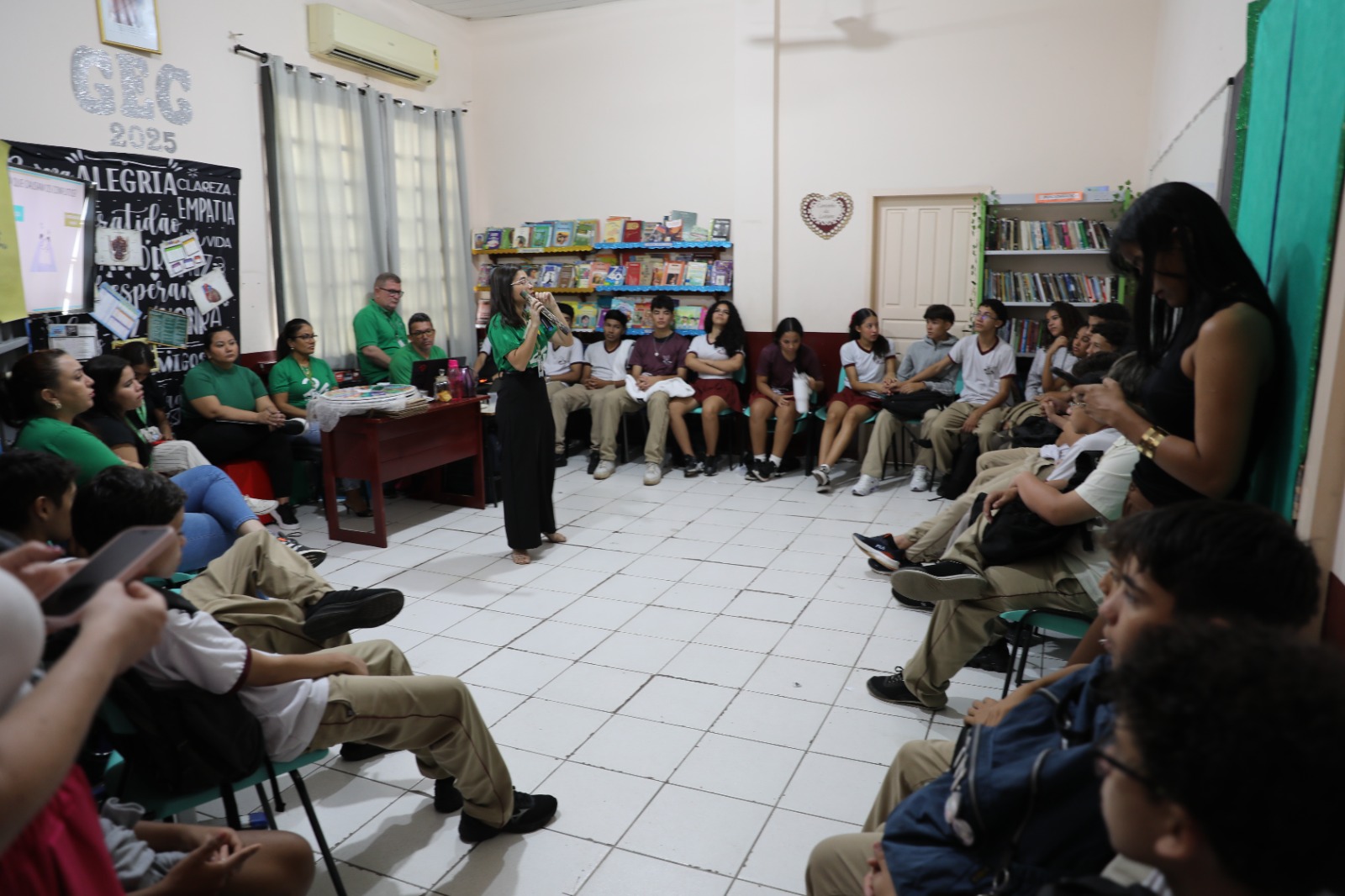 DESCOMPLICA: Programa da DPE-RR aborda mediação de conflitos e combate ao bullying com alunos da Escola Euclides da Cunha