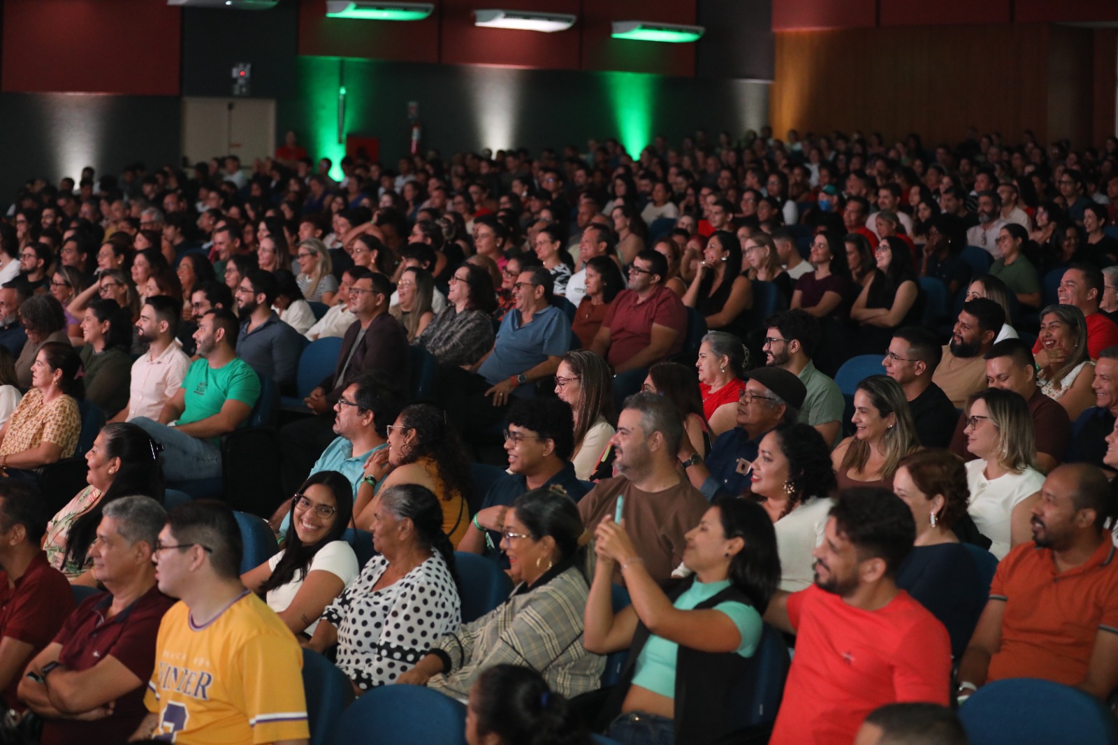 RIR É UM DIREITO: Palestra, risadas e auditório lotado marcam evento pelos 25 anos da DPE-RR