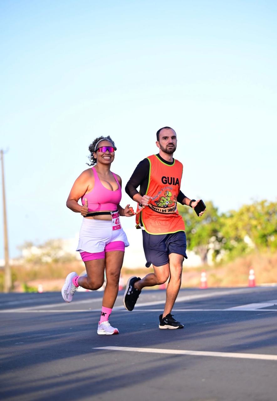 Atleta Odete Santos possui deficiência visual e corre desde 2016