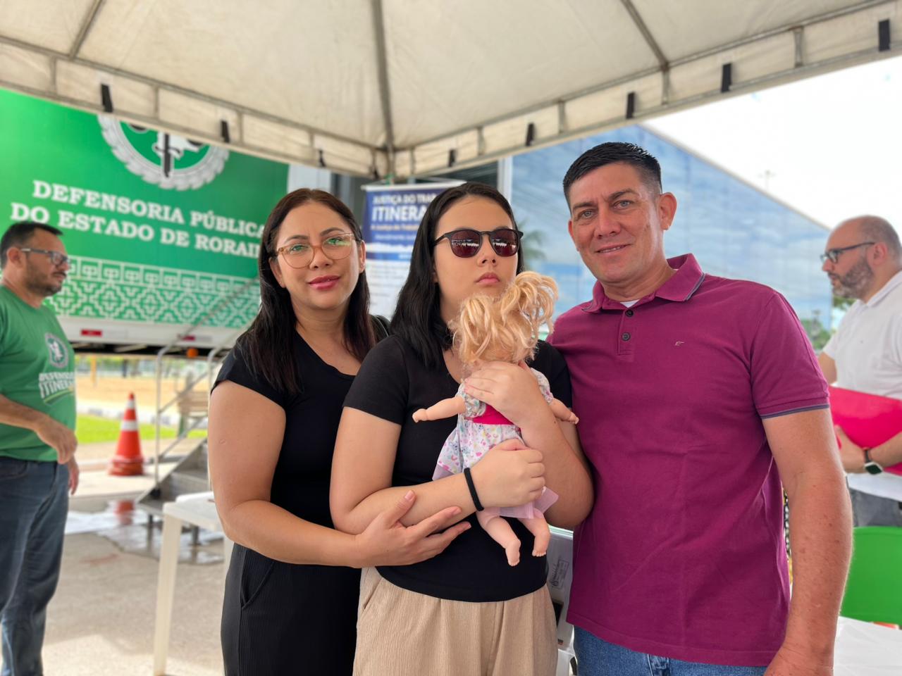 Luana Santos Barbosa e a filha Irene Antonella aproveitaram a ação para emitir a nova Carteira de Identidade Nacional (CIN)