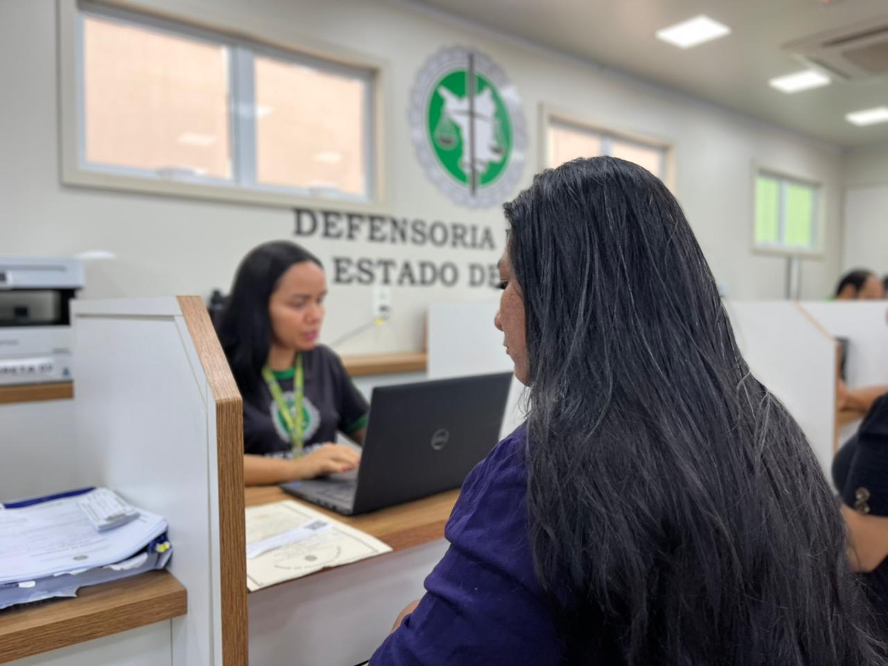 Larissa Raiana solicitou a retificação da certidão de nascimento durante ação da unidade itinerante no bairro Caranã