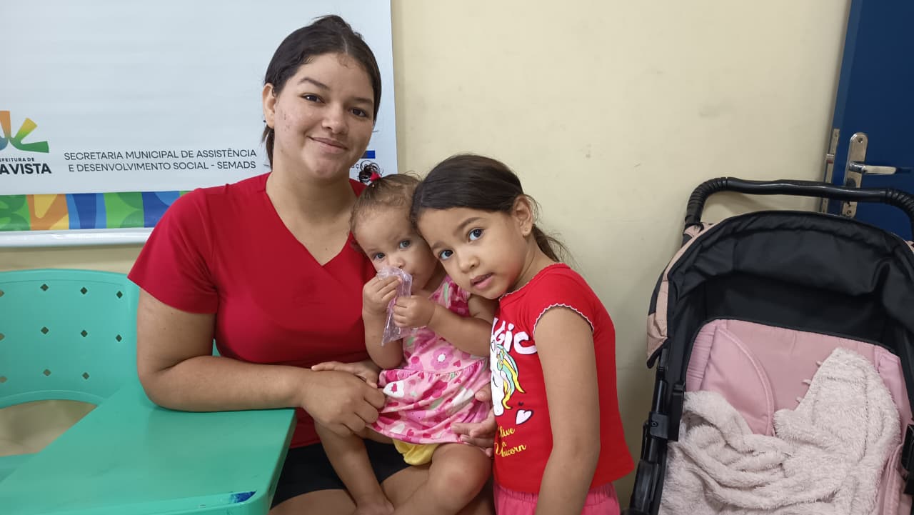 A auxiliar de serviços gerais Eduarda de Almeida Gonçalves, de 26 anos, aproveitou a presença do Centro de Referência de Assistência Social (CRAS) na ação para buscar a atualização do Cadastro Único (CadÚnico)