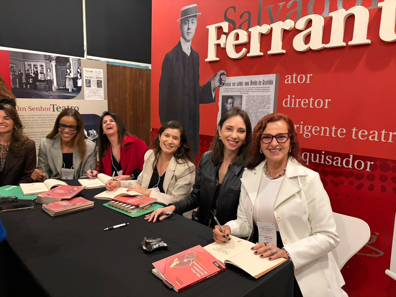A defensora Jeane Xaud é uma das coautoras da obra, que reúne exclusivamente mulheres de diferentes regiões do Brasil.