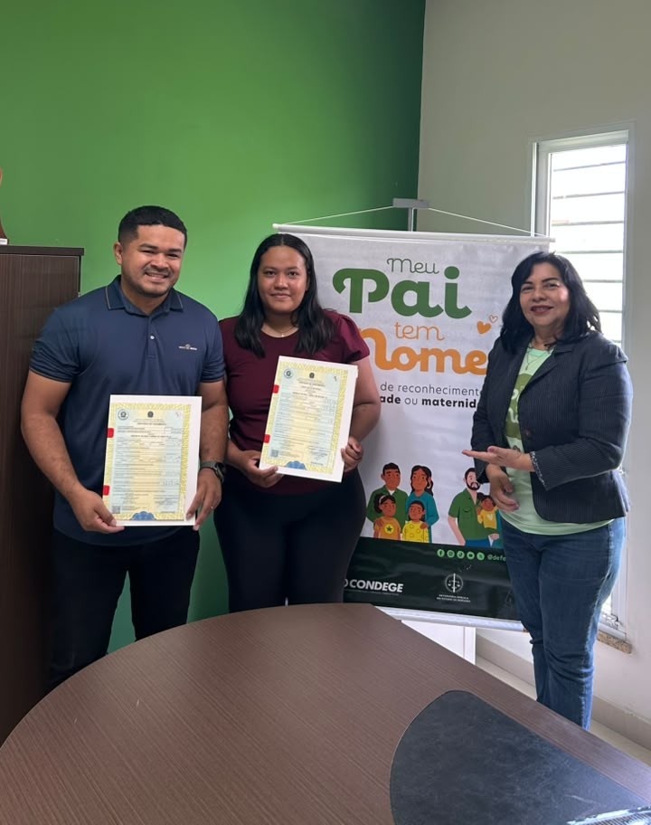 Paulo Roberto da Silva, de 32 anos e Carla Silva de Sousa, de 25, receberam as novas certidões após a alteração da filiação, com a substituição do nome do padrasto pelo do pai biológico, durante o “Meu Pai Tem Nome” em Caracaraí