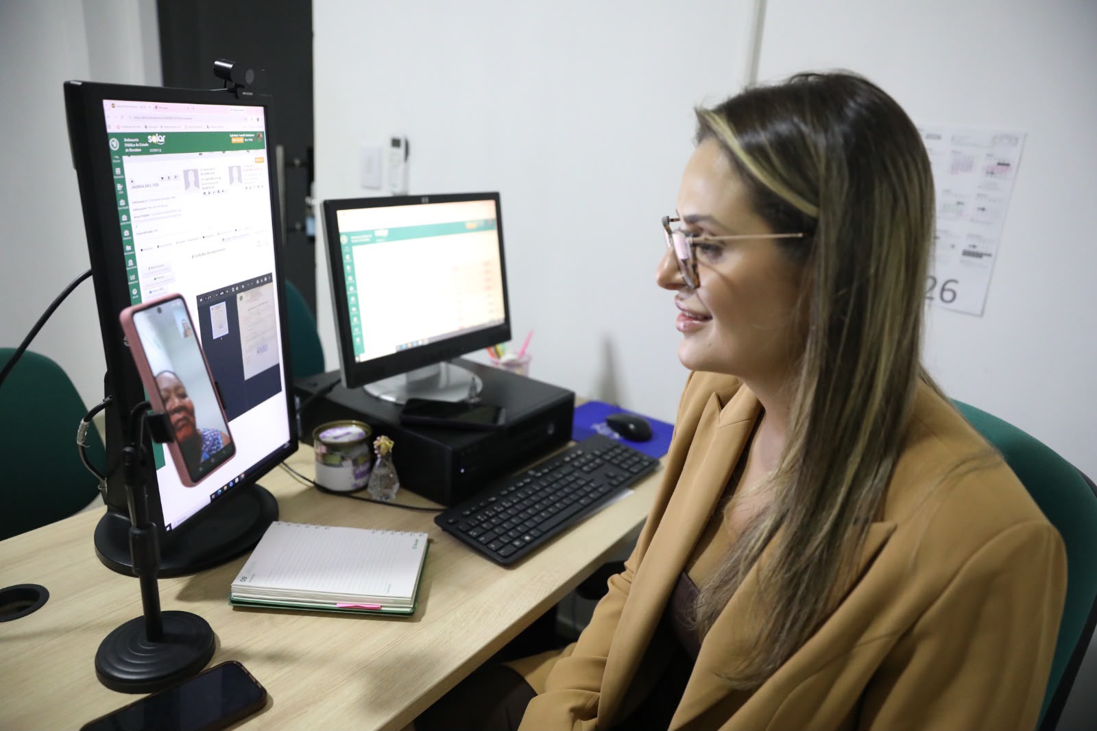 Helena José participa de uma das etapas do procedimento de reconhecimento de maternidade socioafetiva