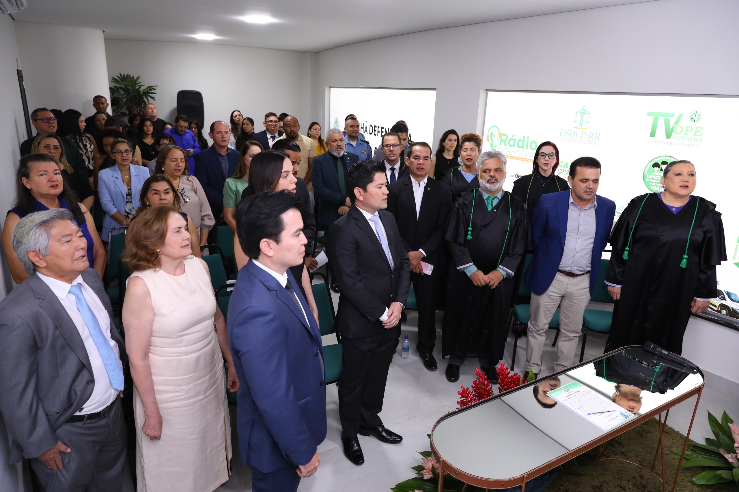 A posse foi acompanhada pela família de Kleber. O momento também simboliza a continuidade de uma trajetória familiar na carreira jurídica, iniciada pelo pai e seguida pelo irmão