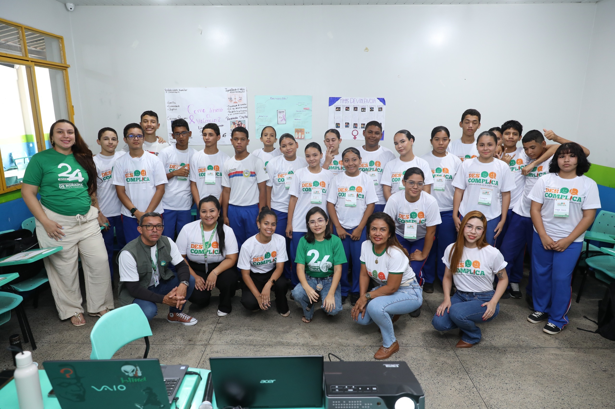 Alunos compartilham ideias e experiências durante a roda de conversa