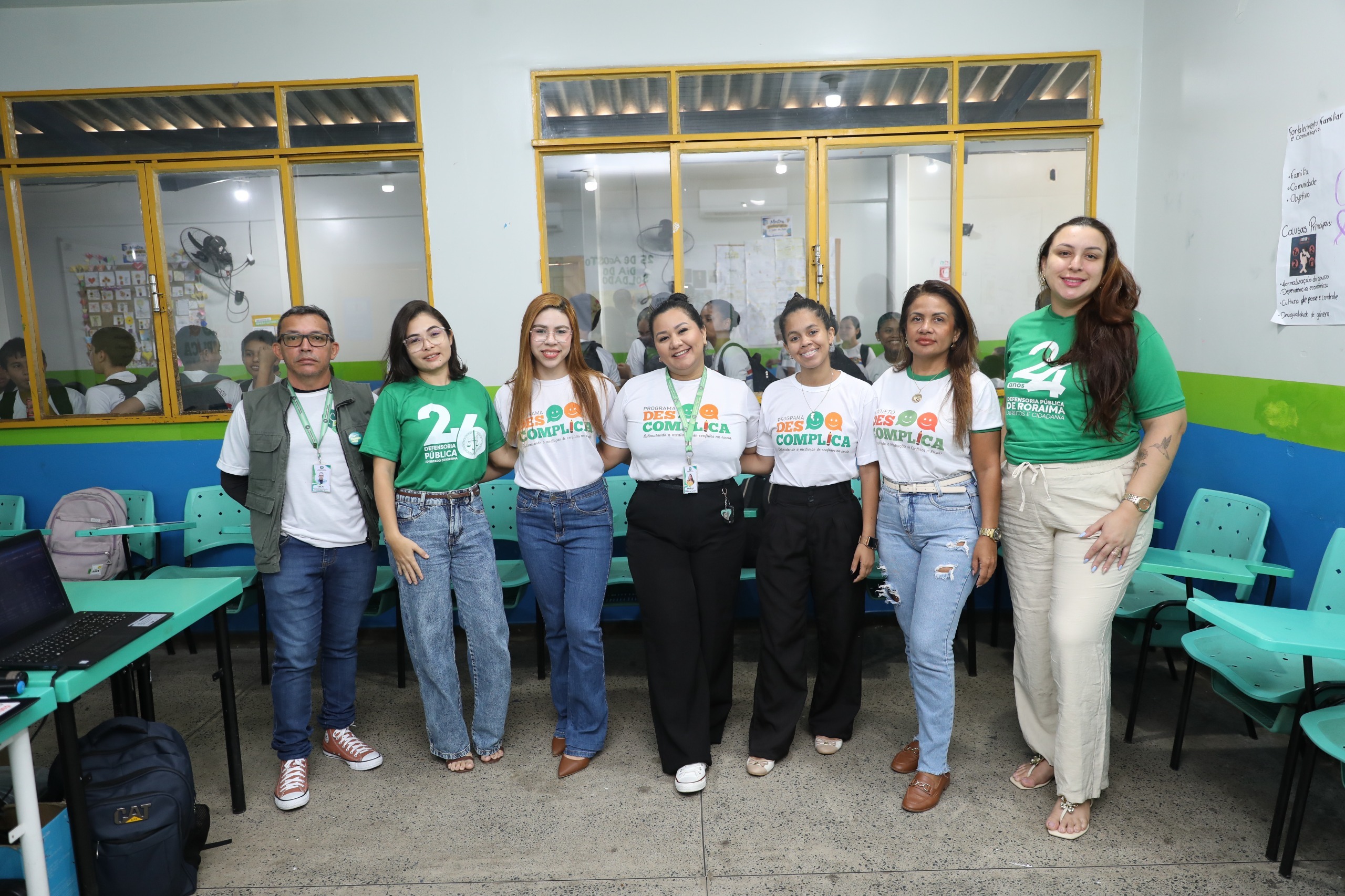 Equipe da DPE-RR conduz atividades do programa Descomplica com estudantes do CEM XI